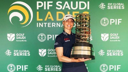 سفيرة جولف السعودية تشارلي هال تتوج بلقب بطولة PIF السعودية الدولية للسيدات